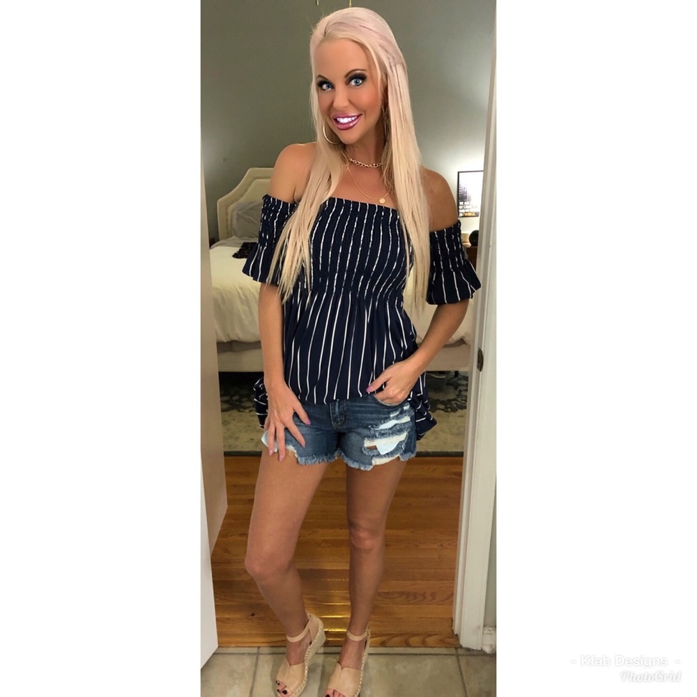 ๐LAST 1! ๐Navy/White Off Shoulder Smocked Tunic! - Picture 3 of 7
